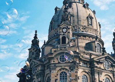 Städtetrip Dresden Frauenkirche mit Seifenblasen © Beauty Butterflies